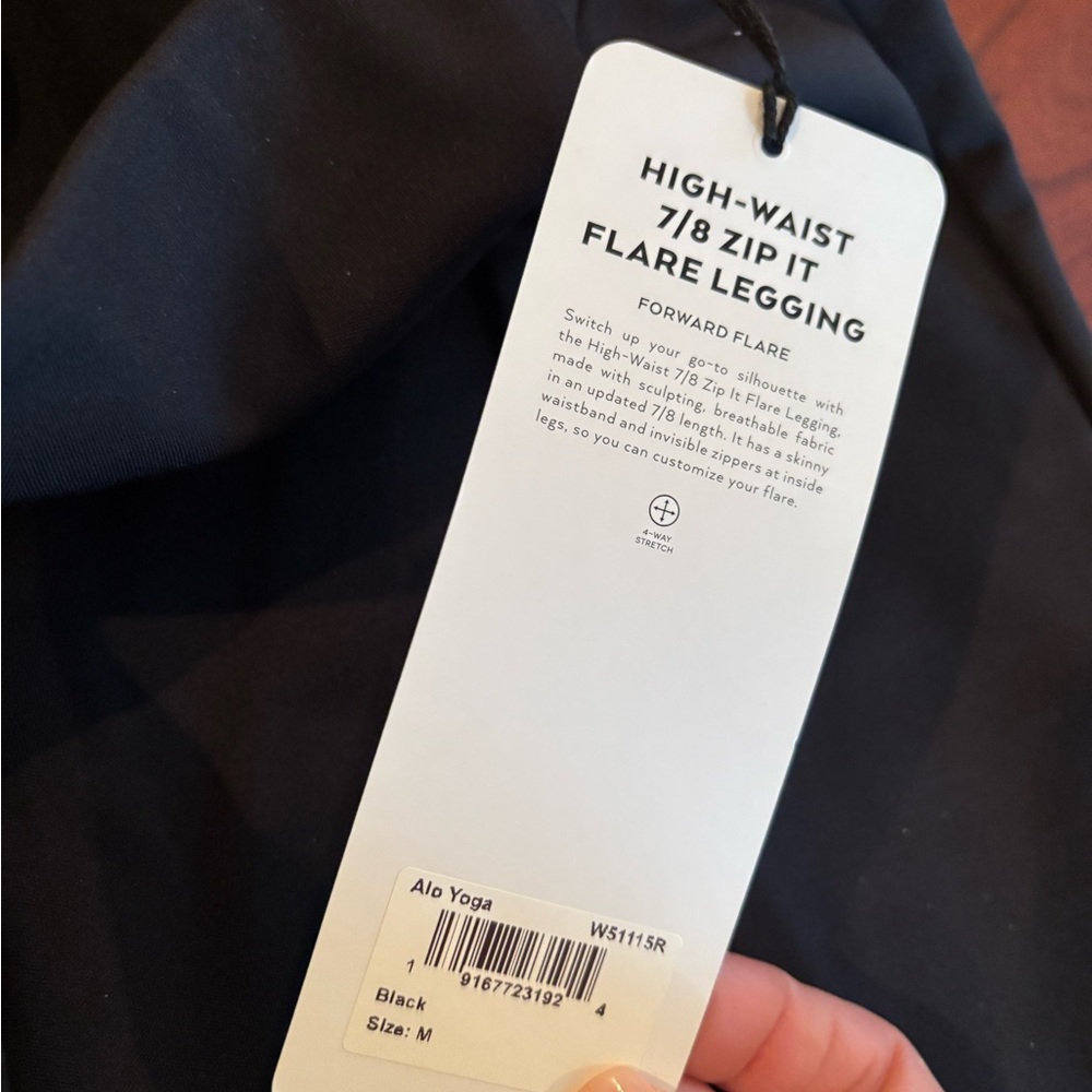 ALO Yoga Jet Black Performance bootleg Sculpt Leggings
🖤 NEW with TAGS! 🖤 - Picture 4 of 6